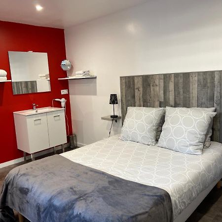 Aux Charmes 1 Bed & Breakfast Isques Dış mekan fotoğraf