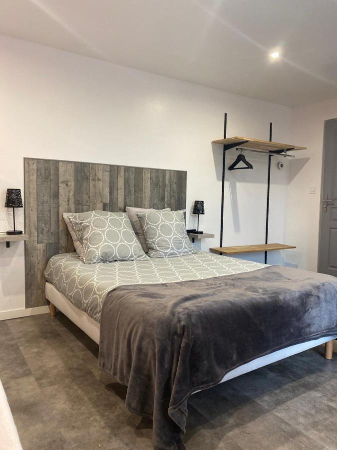 Aux Charmes 1 Bed & Breakfast Isques Dış mekan fotoğraf