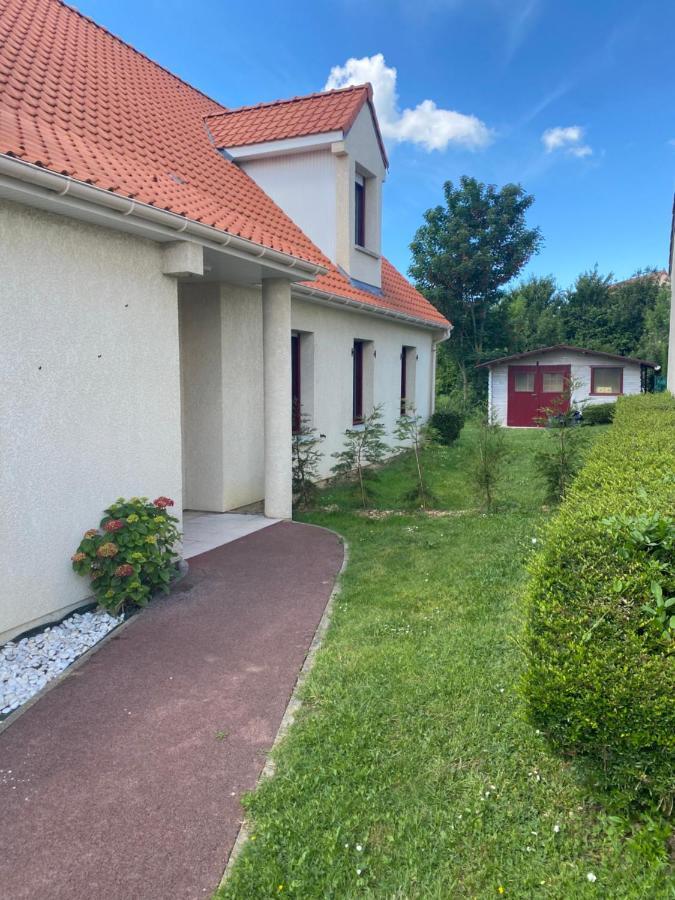 Aux Charmes 1 Bed & Breakfast Isques Dış mekan fotoğraf