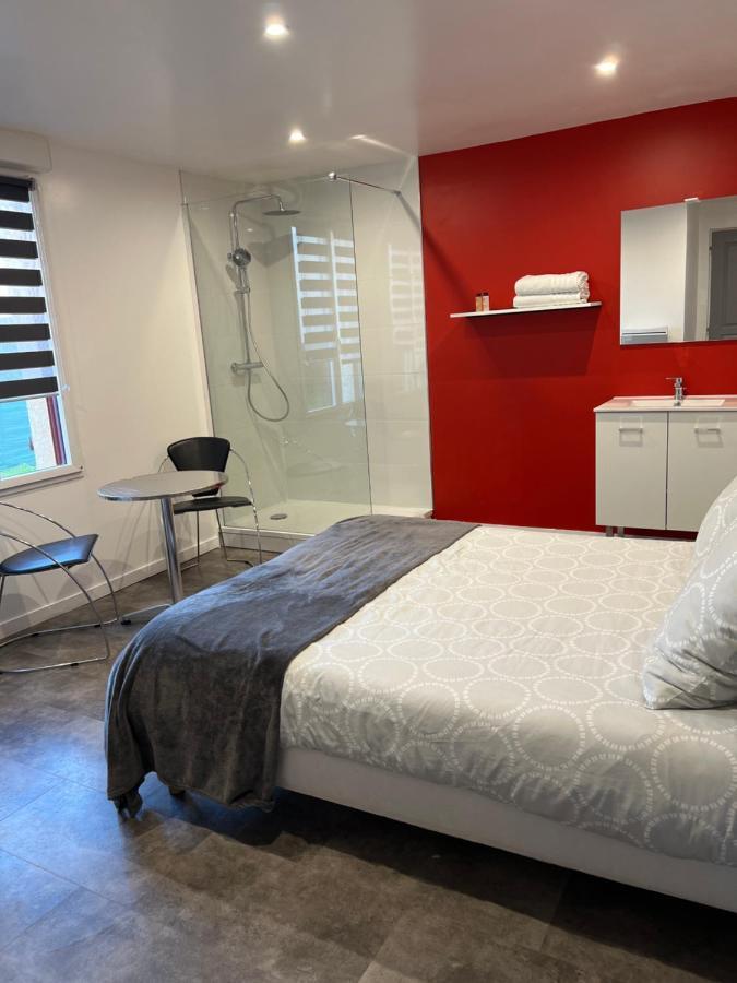 Aux Charmes 1 Bed & Breakfast Isques Dış mekan fotoğraf