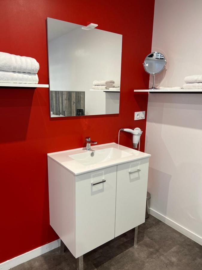 Aux Charmes 1 Bed & Breakfast Isques Dış mekan fotoğraf