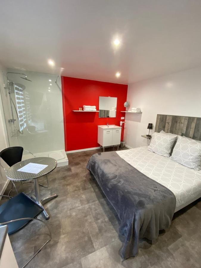 Aux Charmes 1 Bed & Breakfast Isques Dış mekan fotoğraf