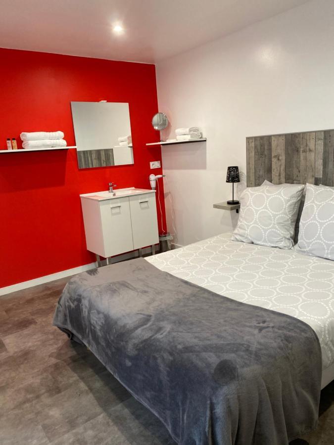 Aux Charmes 1 Bed & Breakfast Isques Dış mekan fotoğraf