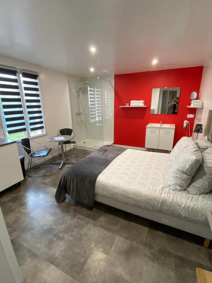 Aux Charmes 1 Bed & Breakfast Isques Dış mekan fotoğraf